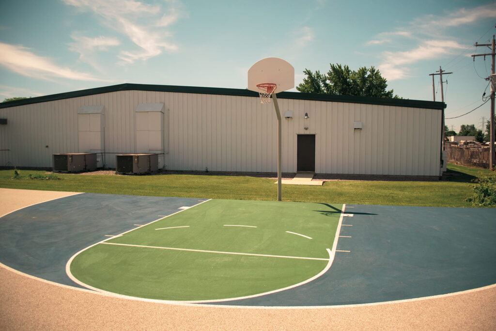 Outdoor basketball hoop